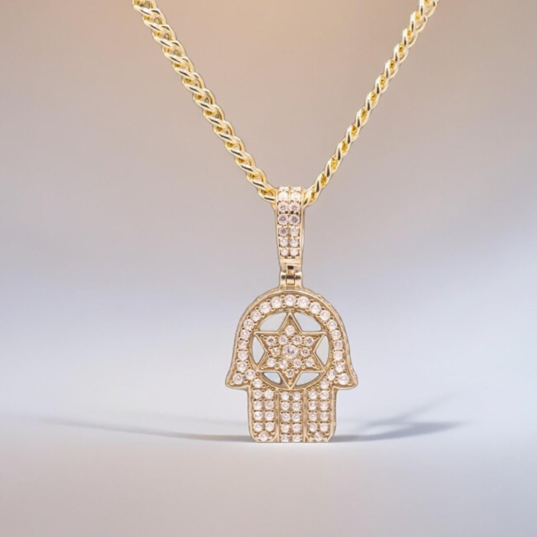 The Hamsa chain with pendant