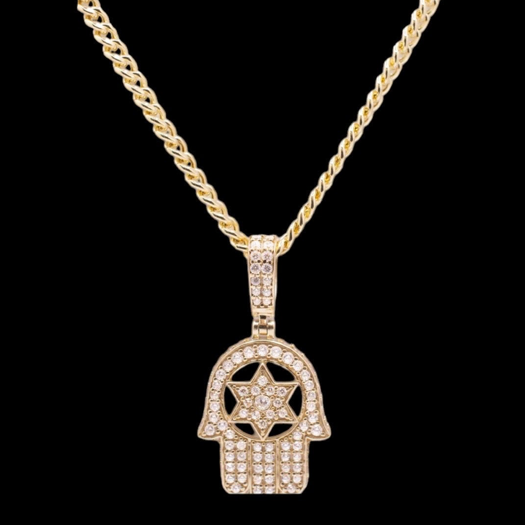 The Hamsa chain with pendant