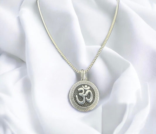 OM SILVER NECKLACE WITH PENDAT