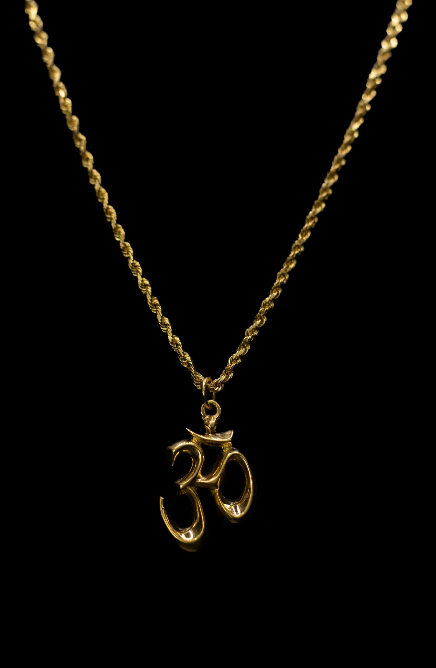 Rope Chain paired with an Ohm Pendant