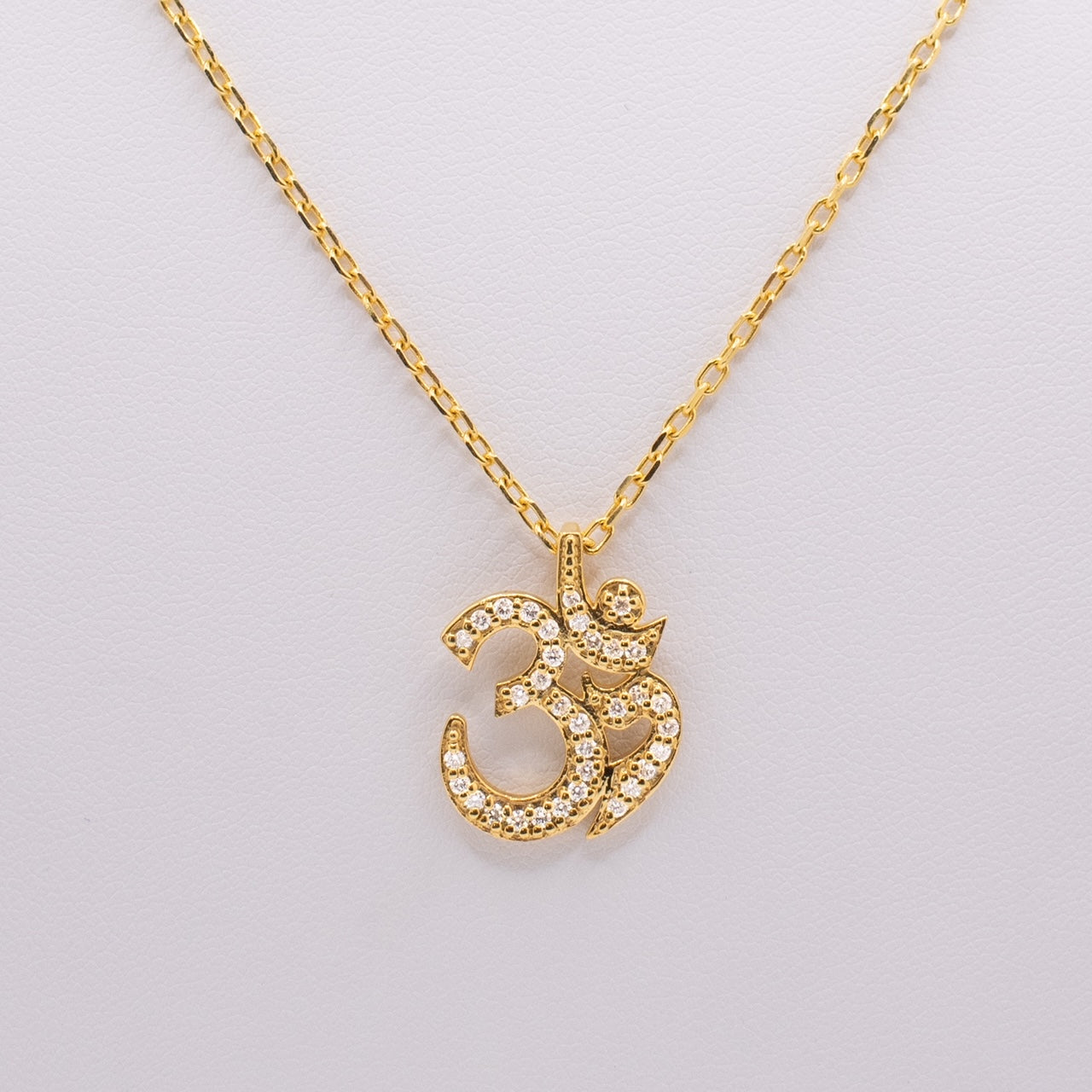 Ohm pendant outfitted with SI1 diamonds